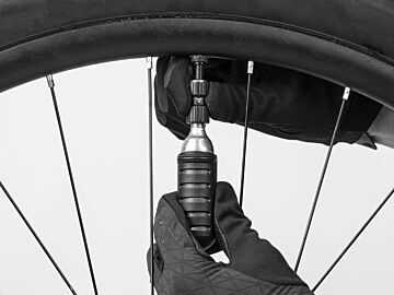 Pompka na naboje CO2 Topeak Airbooster Nano 16G