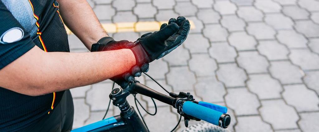 Drętwienie rąk na rowerze – przyczyny i sposoby zapobiegania