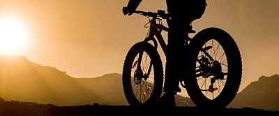 Czym jest Fatbike i kiedy się sprawdzi? Poznaj dwukołowe monstrum do zadań specjalnych!