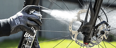 Czym odtłuścić tarcze hamulcowe w rowerze? 4 sposoby!