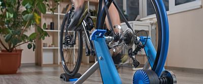 Jak zamontować rower do trenażera? Poradnik krok po kroku
