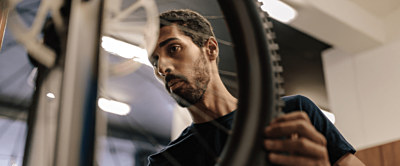 Jak zdjąć tylne koło w rowerze z przerzutkami w piaście