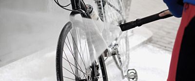 Mycie roweru na myjni – czy warto? Jak robić to dobrze?