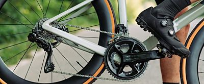 SRAM czy Shimano? Który napęd będzie lepszy? Poznaj naszą analizę i opinię!