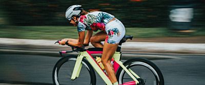 Robert Karaś i jego rower Trek Speed Concept SLR, na którym wygrał 10x Ironman!