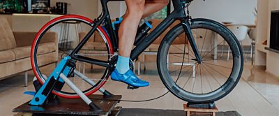 Trening na trenażerze – poradnik dla kolarzy