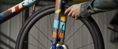 Porady ekspertów: Wymiana linki przerzutki i hamulca krok po kroku