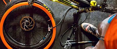 Wymiana dętki w rowerze