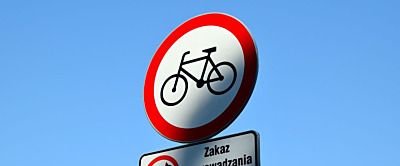Znak „zakaz wjazdu rowerów” – co musisz wiedzieć?
