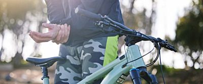 Złamany Nadgarstek – Jak Wrócić na Rower po Urazie?