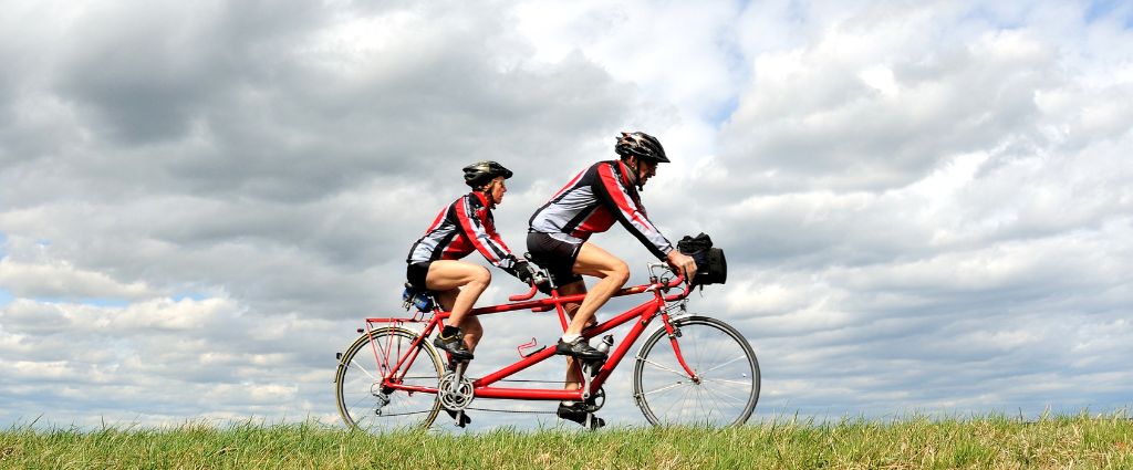 Rower tandem – co to za model i jak się na nim jeździ?