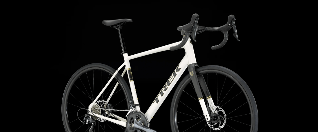 Trek Domane AL2 vs. Trek Domane AL4 – Kompleksowe porównanie dwóch popularnych modeli rowerów szosowych