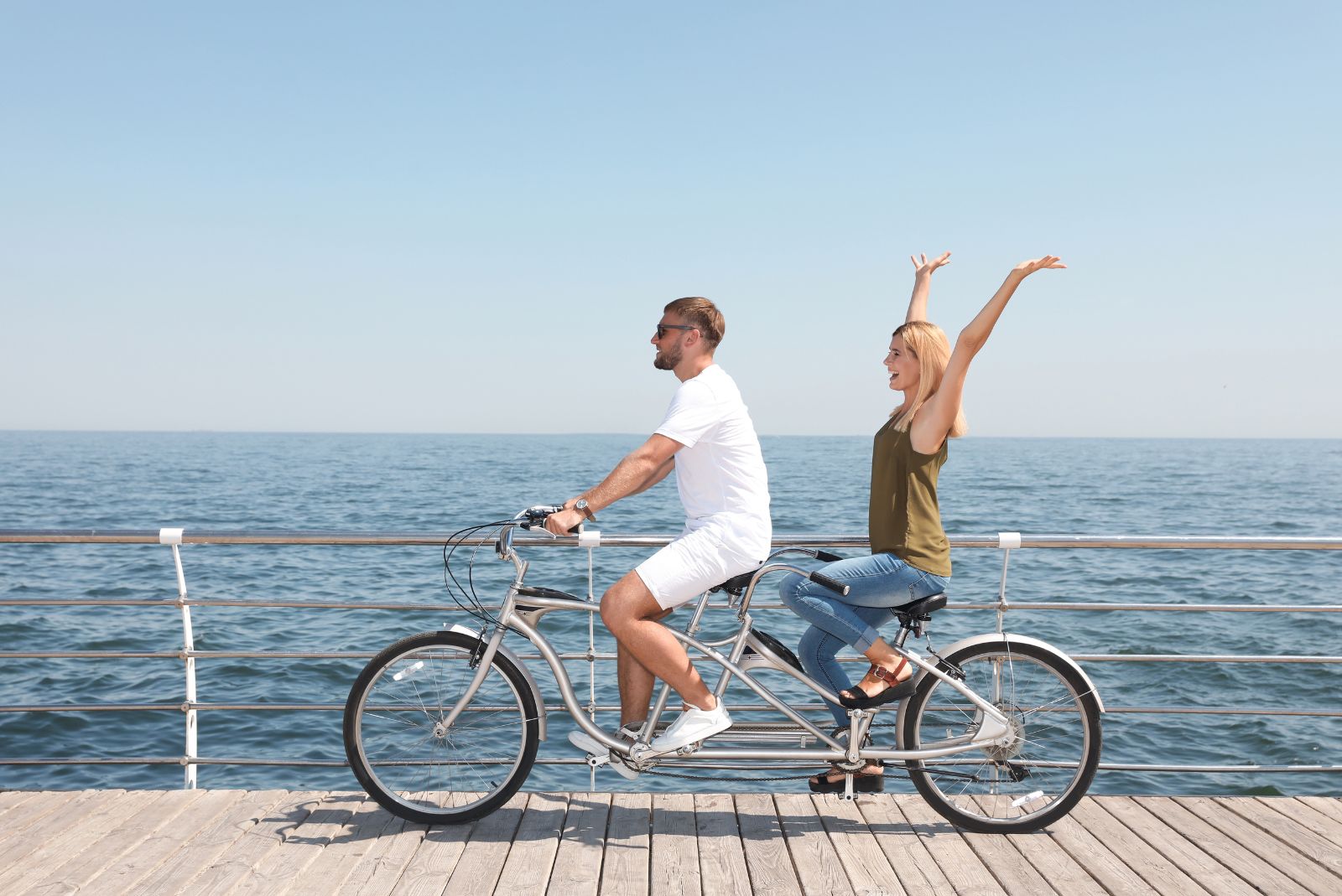 Rower dwuosobowy tandem – jak się na nim jeździ?